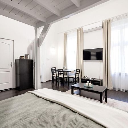 Charming Downtown Hideaway Steps From New York Cafe! Apartment Будапеща Екстериор снимка
