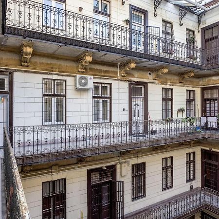 Charming Downtown Hideaway Steps From New York Cafe! Apartment Будапеща Екстериор снимка