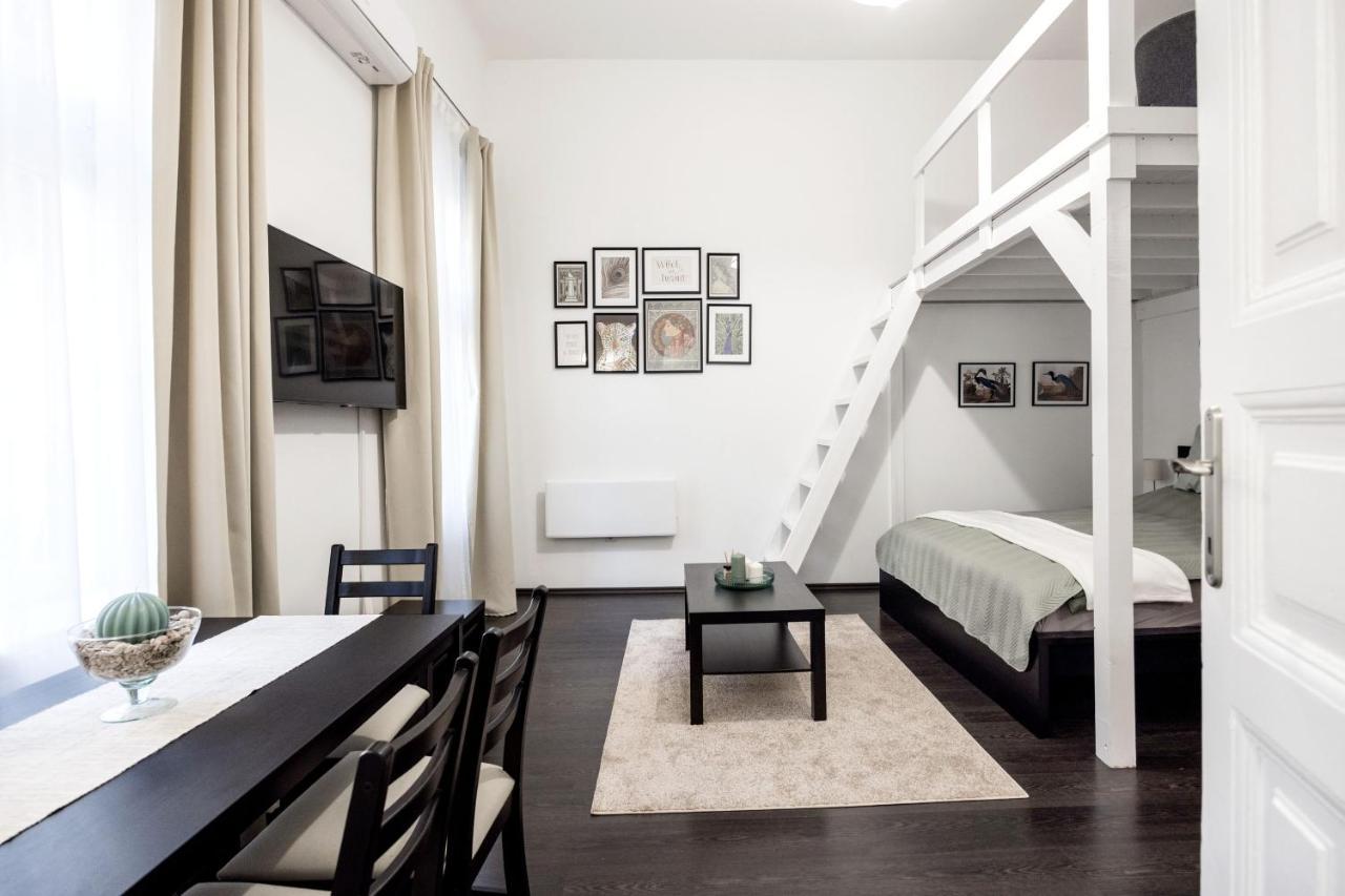 Charming Downtown Hideaway Steps From New York Cafe! Apartment Будапеща Екстериор снимка