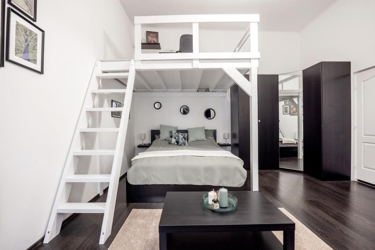 Charming Downtown Hideaway Steps From New York Cafe! Apartment Будапеща Екстериор снимка