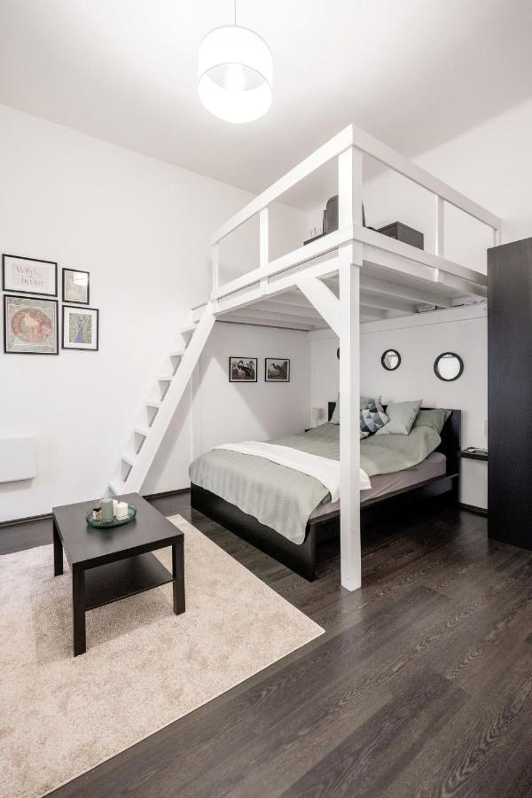 Charming Downtown Hideaway Steps From New York Cafe! Apartment Будапеща Екстериор снимка