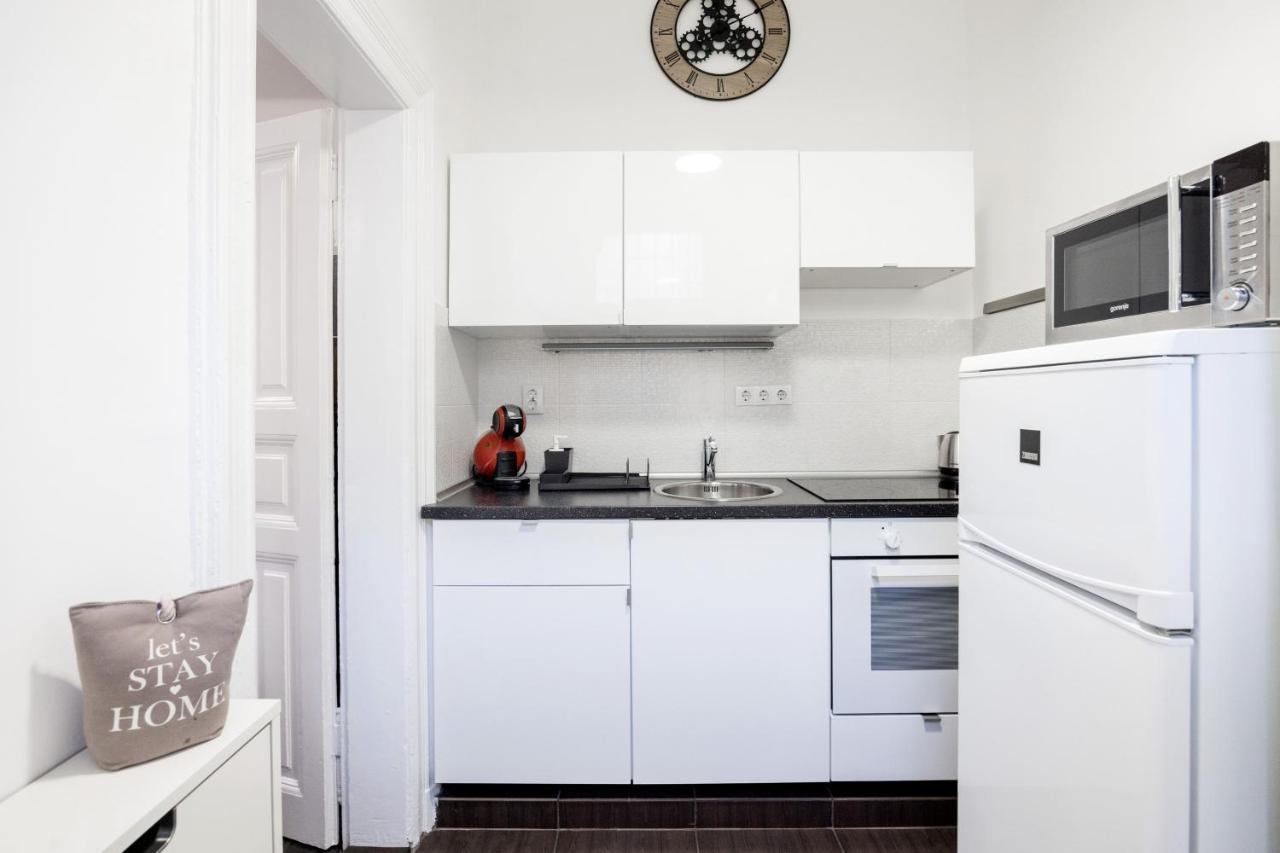 Charming Downtown Hideaway Steps From New York Cafe! Apartment Будапеща Екстериор снимка