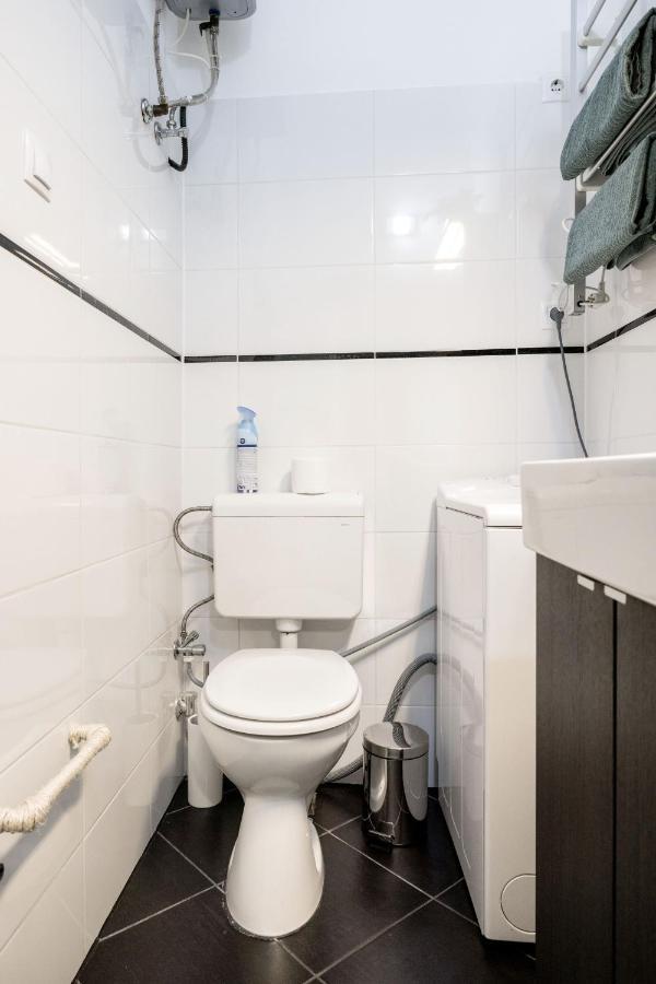 Charming Downtown Hideaway Steps From New York Cafe! Apartment Будапеща Екстериор снимка