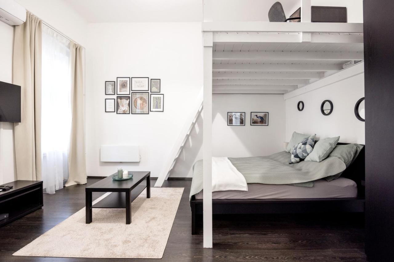 Charming Downtown Hideaway Steps From New York Cafe! Apartment Будапеща Екстериор снимка