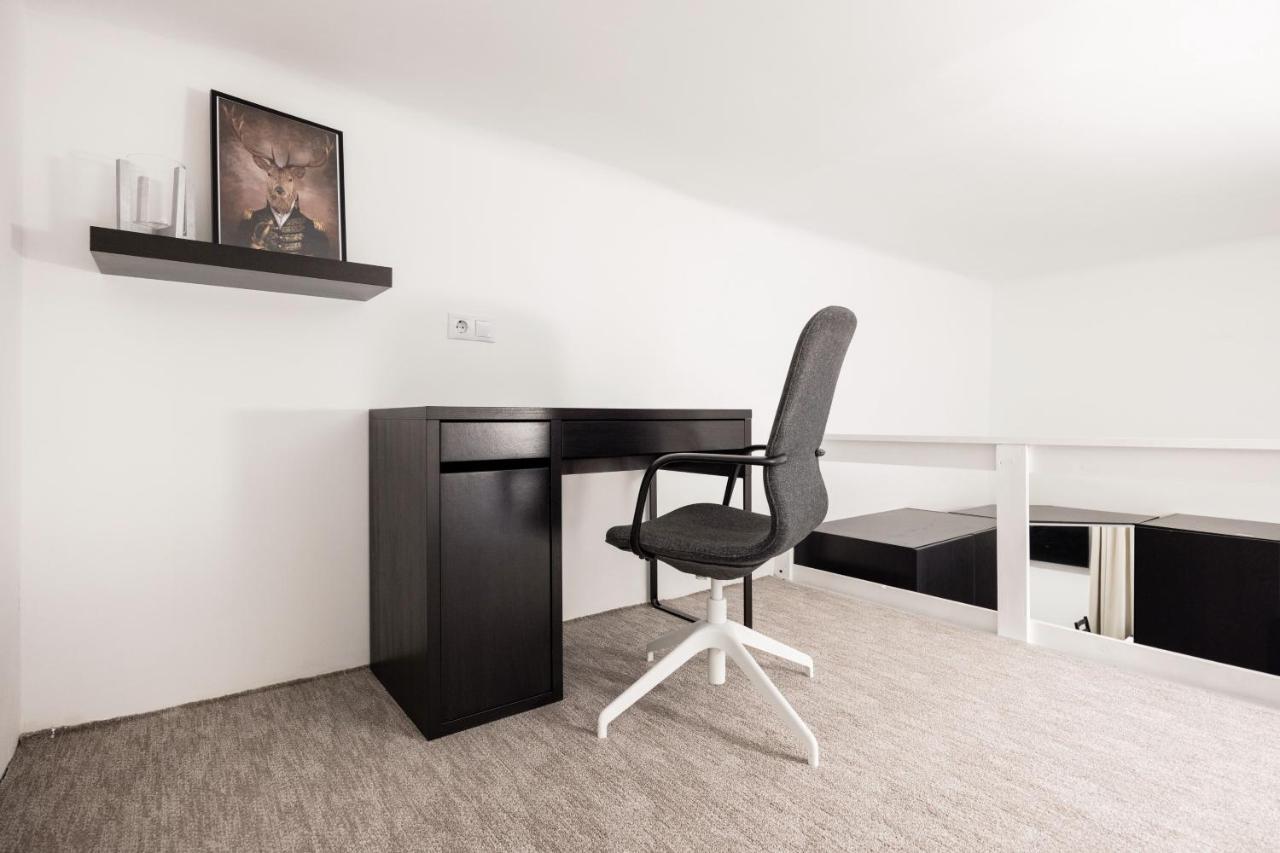 Charming Downtown Hideaway Steps From New York Cafe! Apartment Будапеща Екстериор снимка