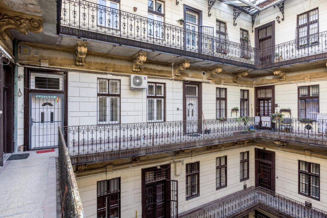 Charming Downtown Hideaway Steps From New York Cafe! Apartment Будапеща Екстериор снимка